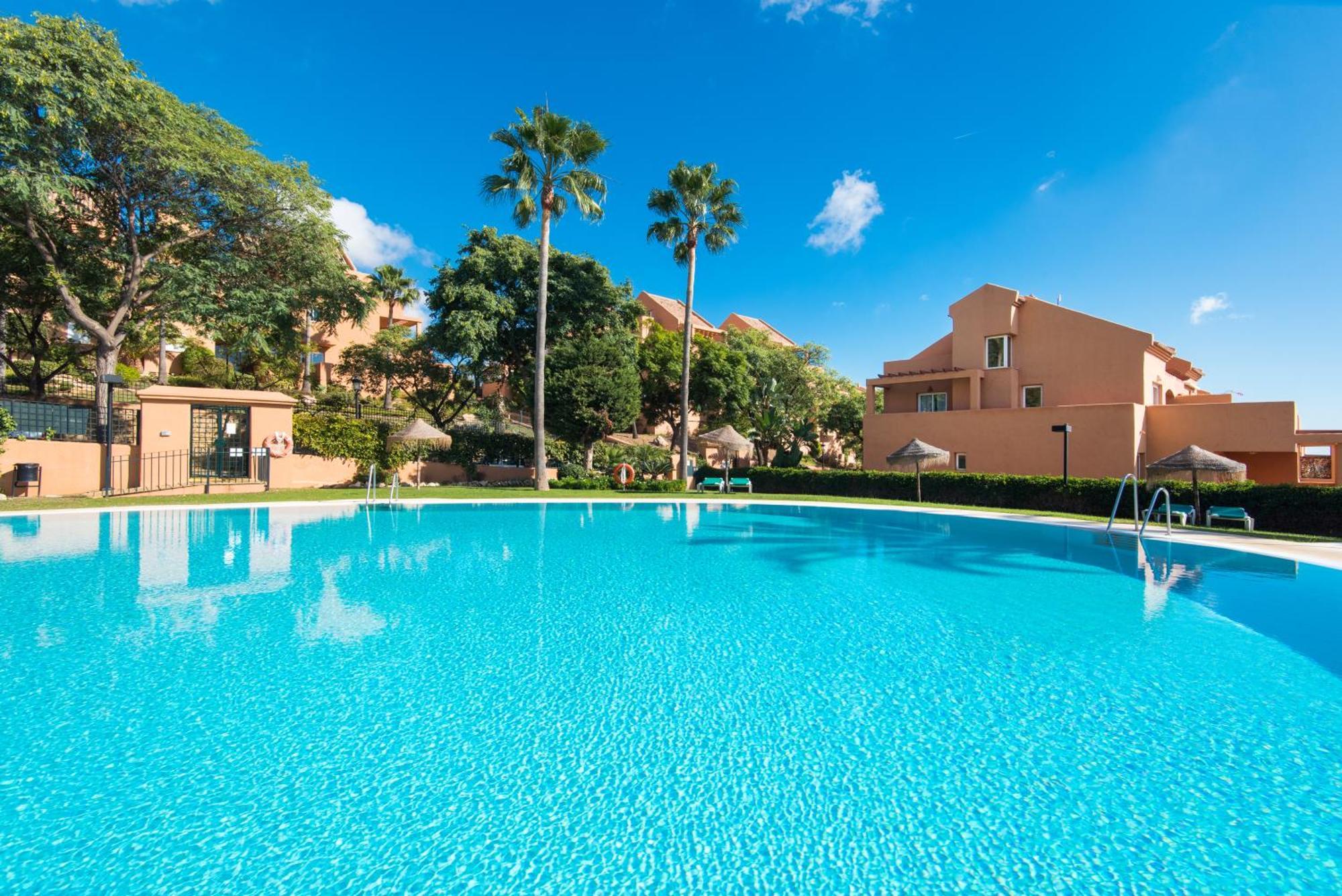 Rentandhomes Penthouse Elviria Golf Marbella Eksteriør bilde